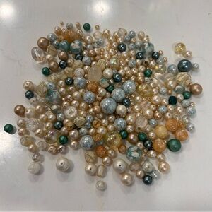Vintage Loose Beads 6.5 Ounces Natural Stones Pearls Beautiful Variety Of Sizes